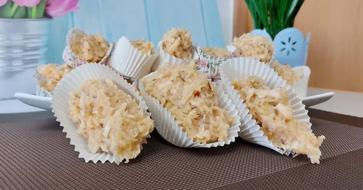 Cocada Cremosa com Abacaxi e Ganache Deliciosa é uma sobremesa fácil, refrescante e cheia de...