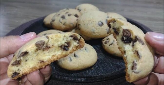 Biscoitos: Cookies Caseiros com Gotas de Chocolate