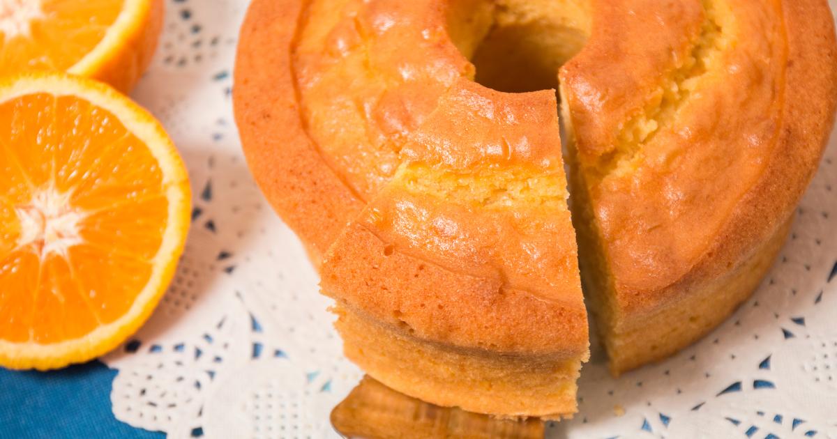 Receita simples e leve de bolo de laranja sem óleo nem manteiga....