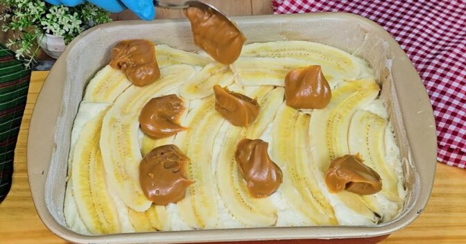 Sobremesas: Essa Cuca de Banana com Doce de Leite Vai Te Surpreender