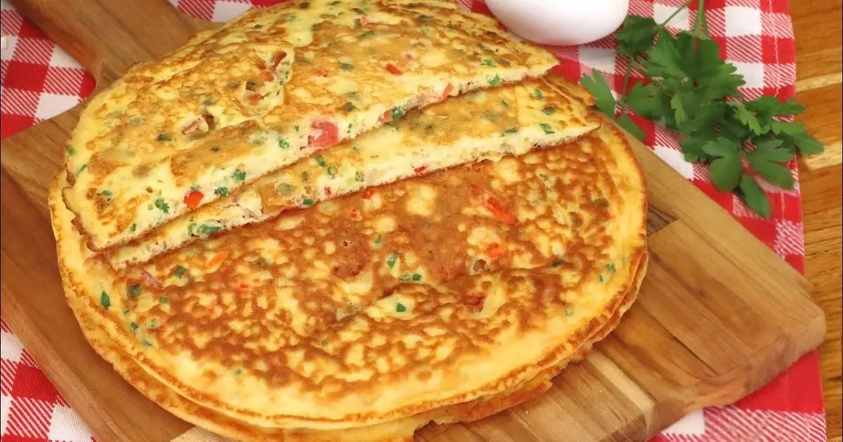 Omelete fácil, leve e econômica com farinha, fermento e legumes....
