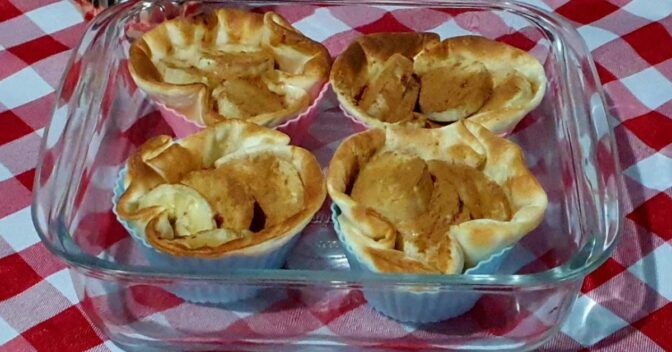 Lanche: Essa Sobremesa Quentinha com Massa de Pastel Vai Surpreender Você