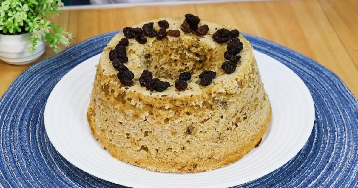 Bolo saudável de banana com aveia, sem farinha e sem açúcar....