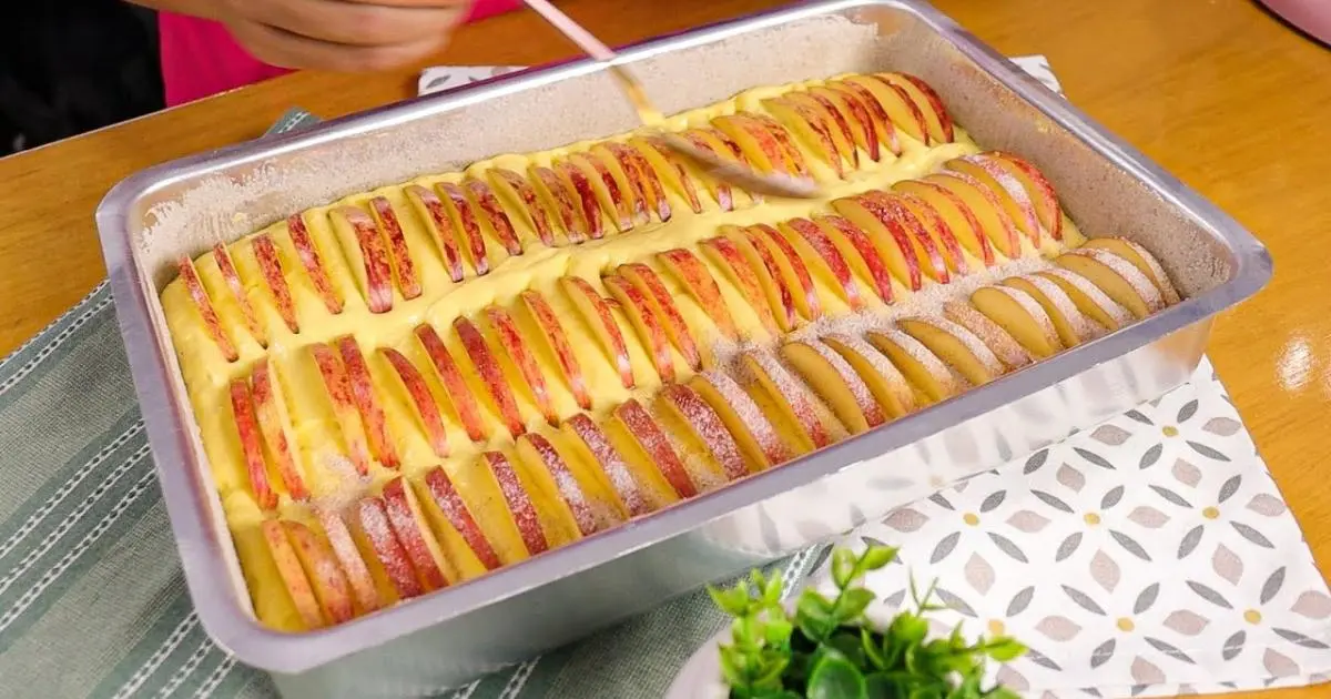 Bolo de maçã com canela e iogurte, fofinho e cheio de aroma....