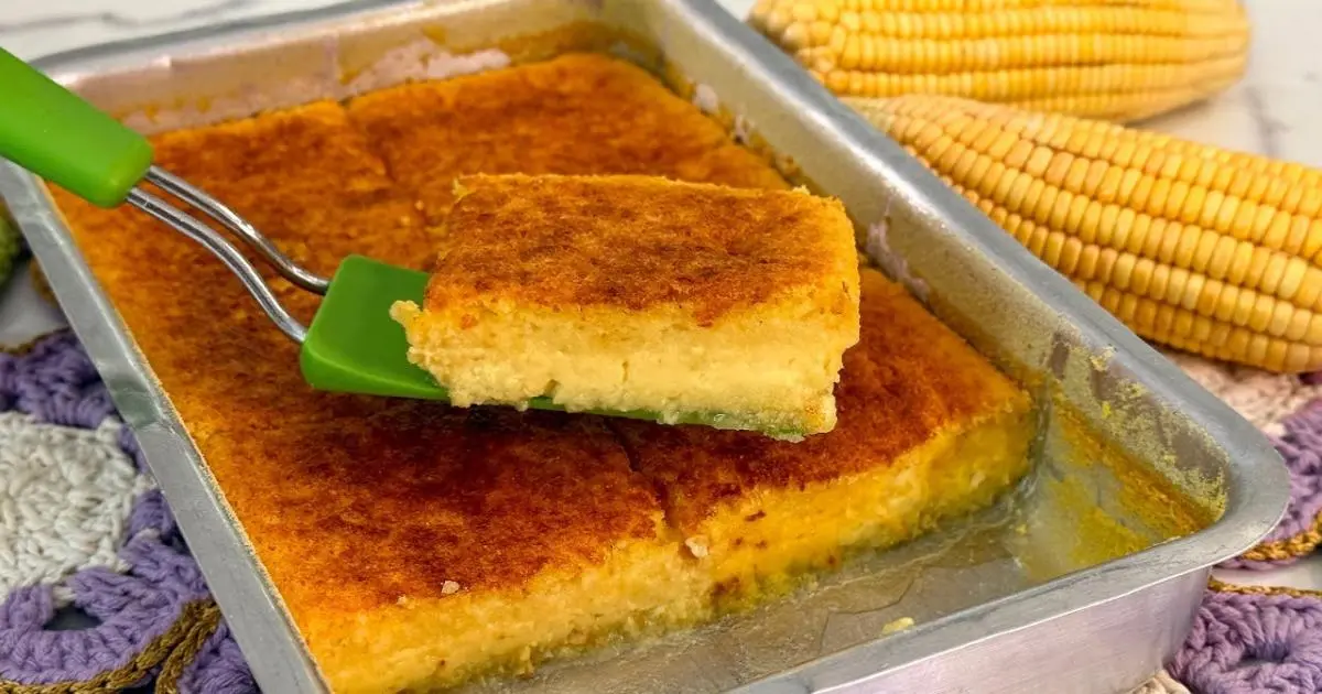 Bolo de milho cremoso, sem farinha e com gostinho de pamonha....