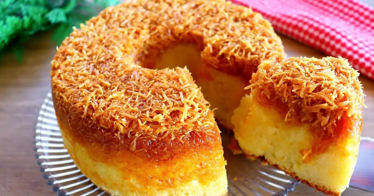 Bolo quebra-queixo fácil, com calda caramelada e massa super fofinha!...