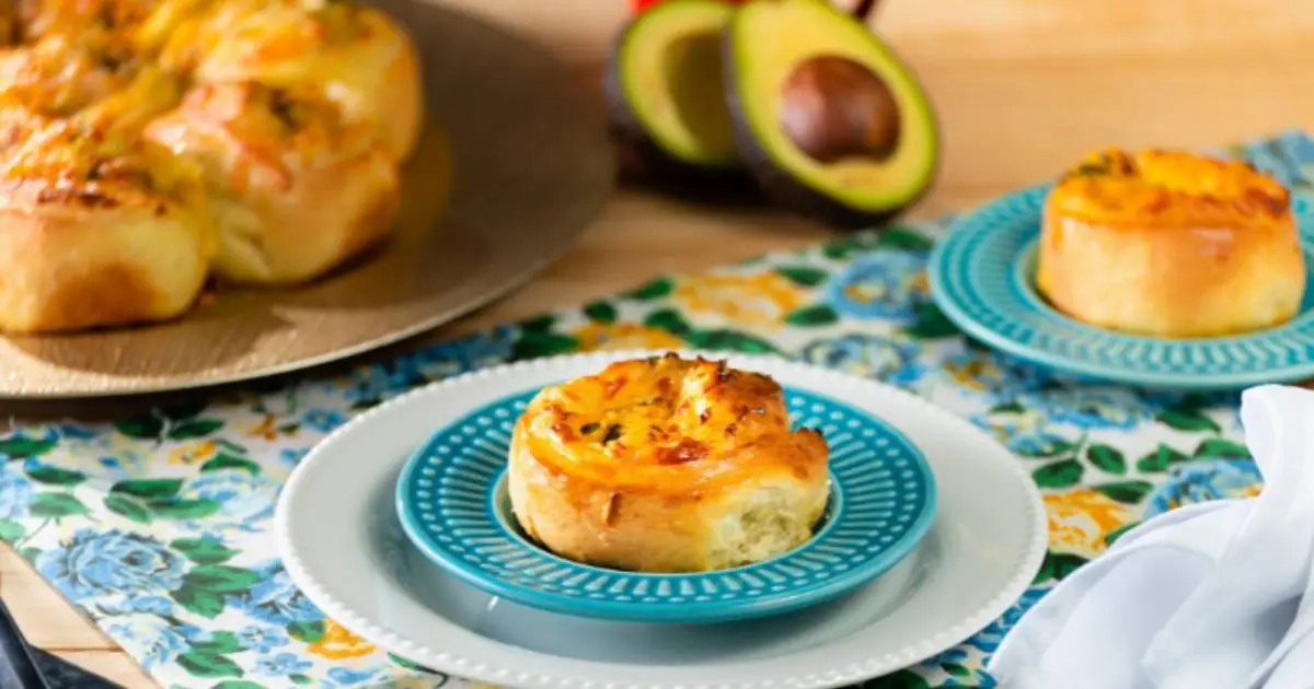A Fatia Húngara Tradicional com Recheio Cremoso Simples é perfeita para o lanche, macia, com...