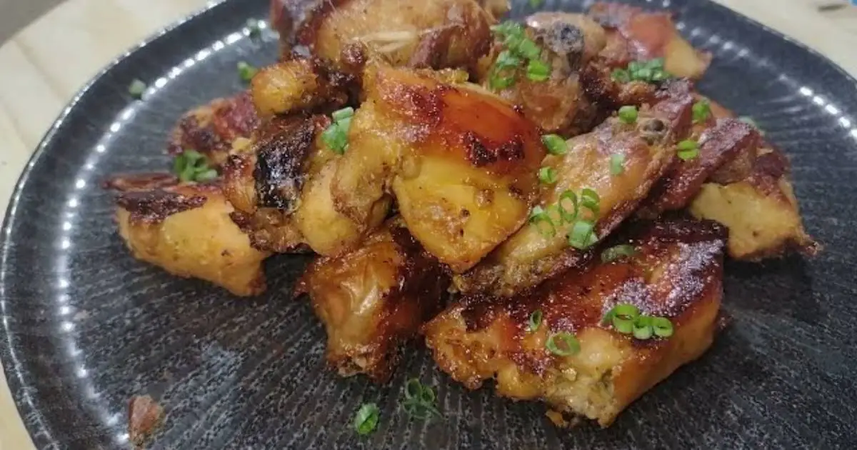 O Frango à Passarinho no Forno Crocante e Saudável é feito sem fritura, fácil de...