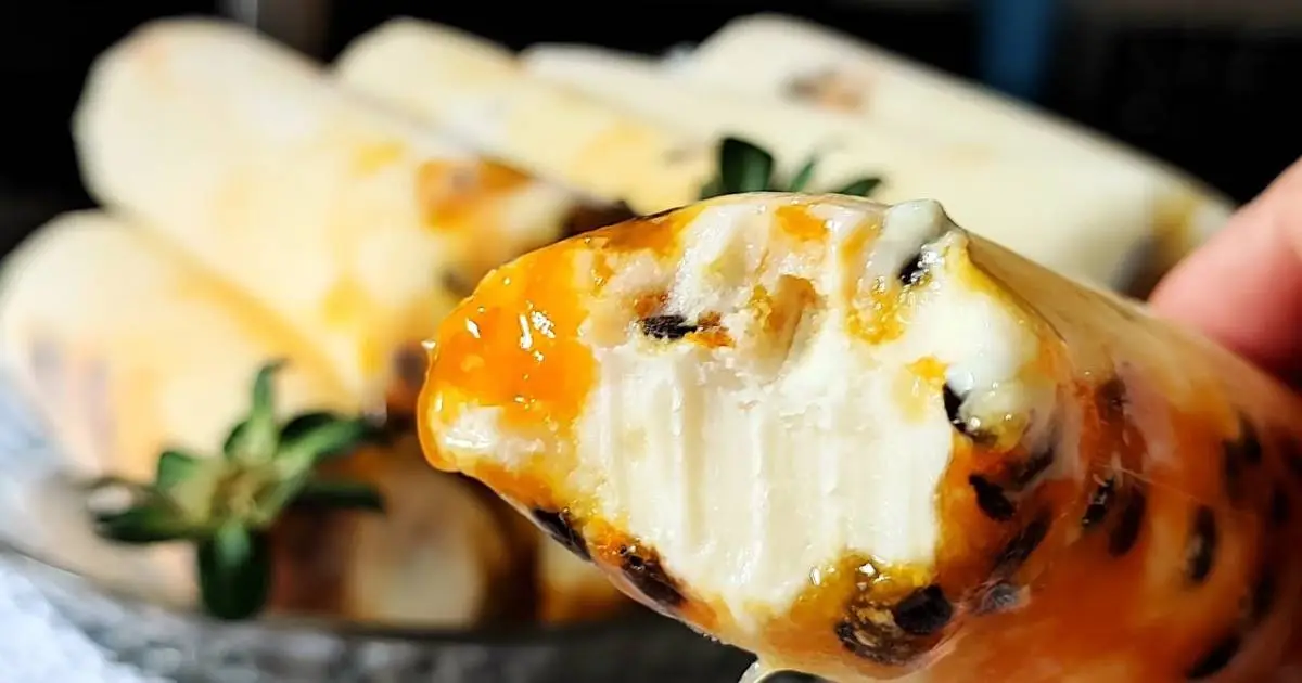 Geladinho Gourmet de Maracujá Fácil Refrescante Cremoso é a sobremesa perfeita para dias quentes. Aprenda...
