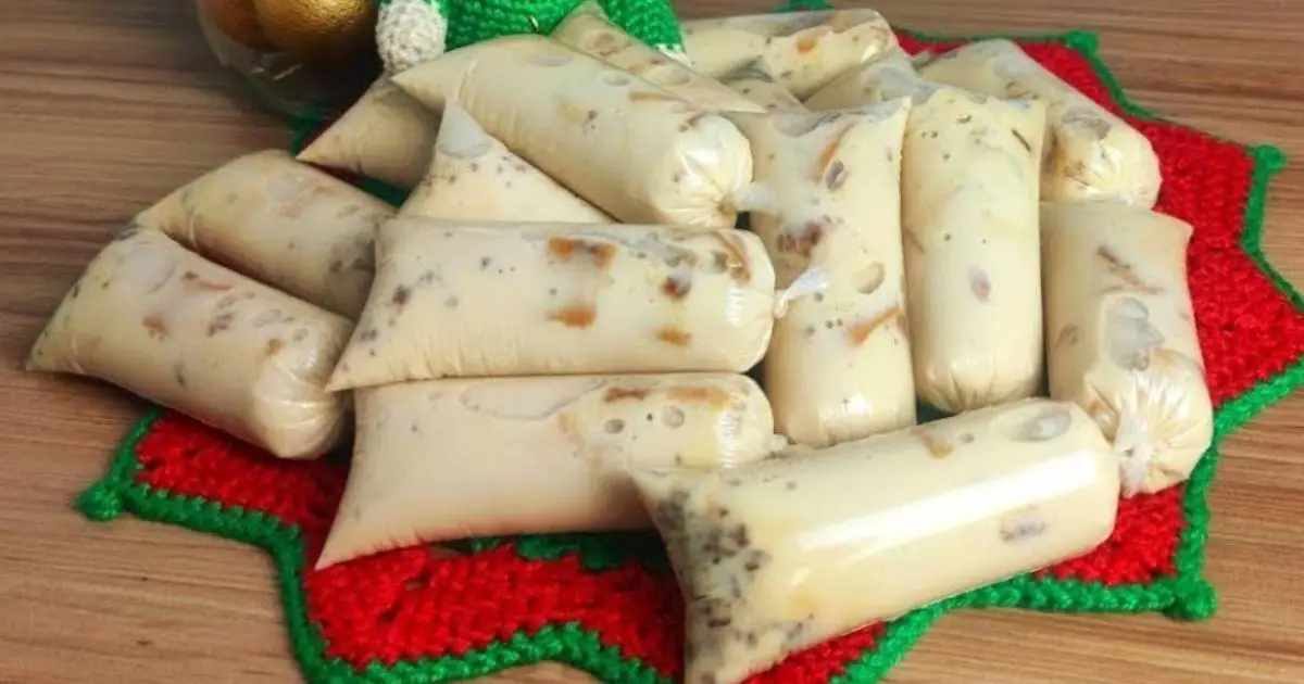 Gelattone Gourmet de Panetone Sobremesa Natalina Gelada é a escolha perfeita para refrescar sua ceia...