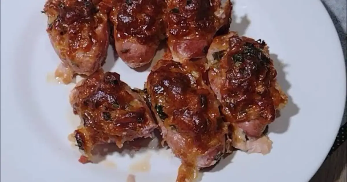 Linguiça Recheada com Vinagrete Gratinada no Forno é uma receita suculenta e perfeita para um...