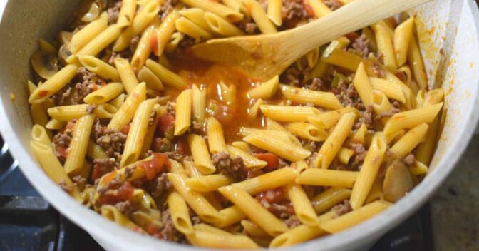 Massas: Macarrão com Carne Moída Cremoso na Panela