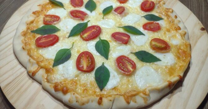 Pizza: Massa de Pizza Caseira Rápida Sem Sovar