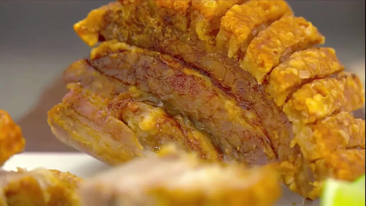 A Panceta Crocante na Airfryer com Toque Perfeito é ideal para um almoço especial, com...