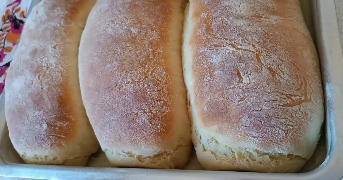 O Pão Caseiro Fofinho com Banha de Porco Delicioso é uma receita simples com sabor...