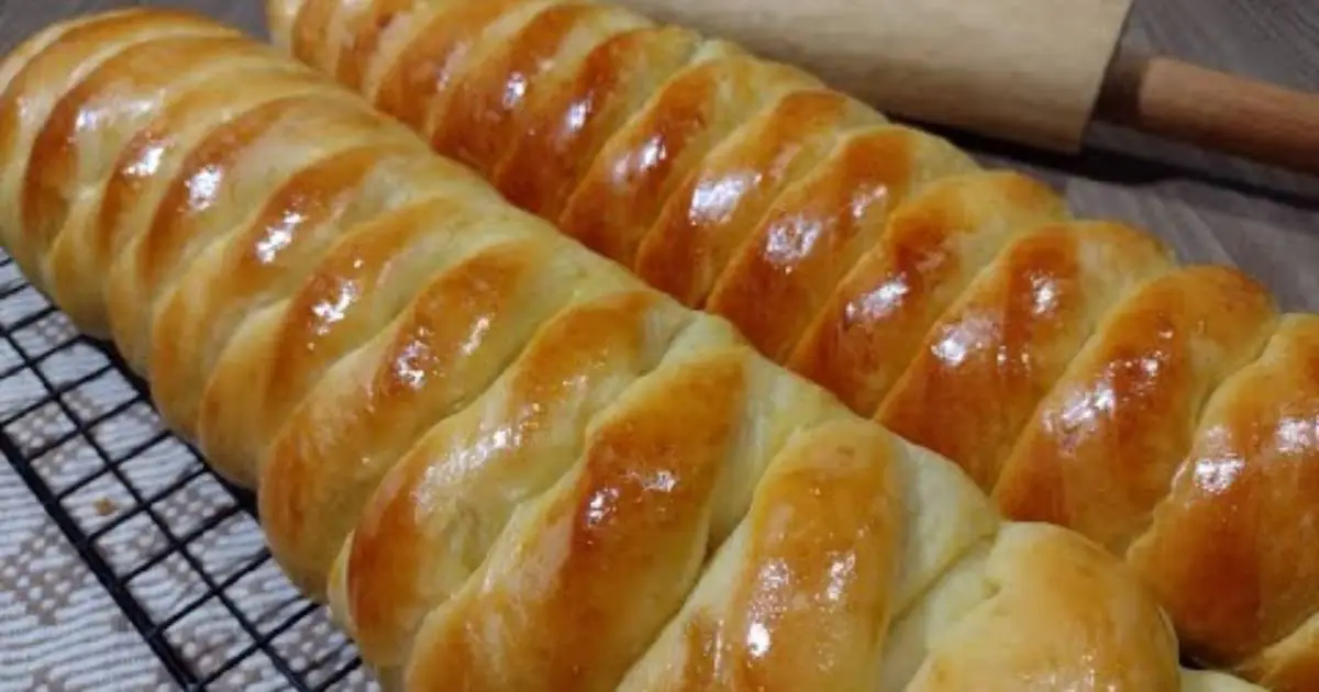 Pão Trançado Caseiro Recheado com Frutas é macio, saboroso e ideal para um lanche especial...