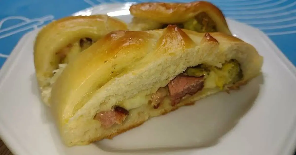 Pão Trançado com Brócolis, Bacon e Queijo Delicioso para um lanche irresistível — confira a...