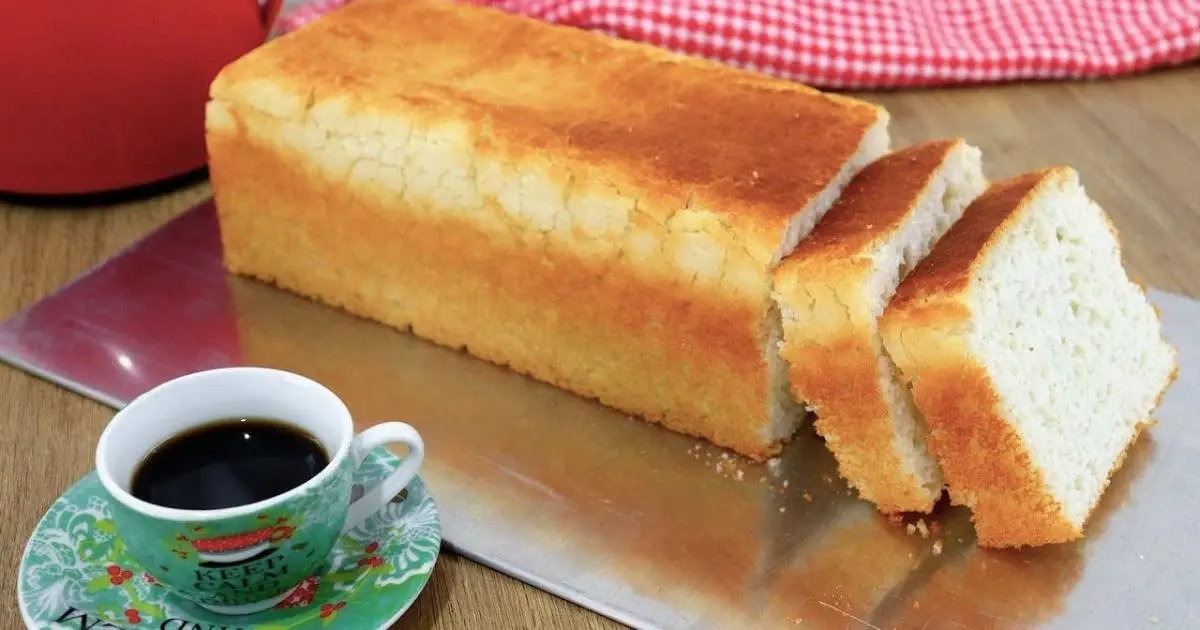 Pão de arroz cru fofinho sem trigo, leite ou ovos, fácil e acessível....