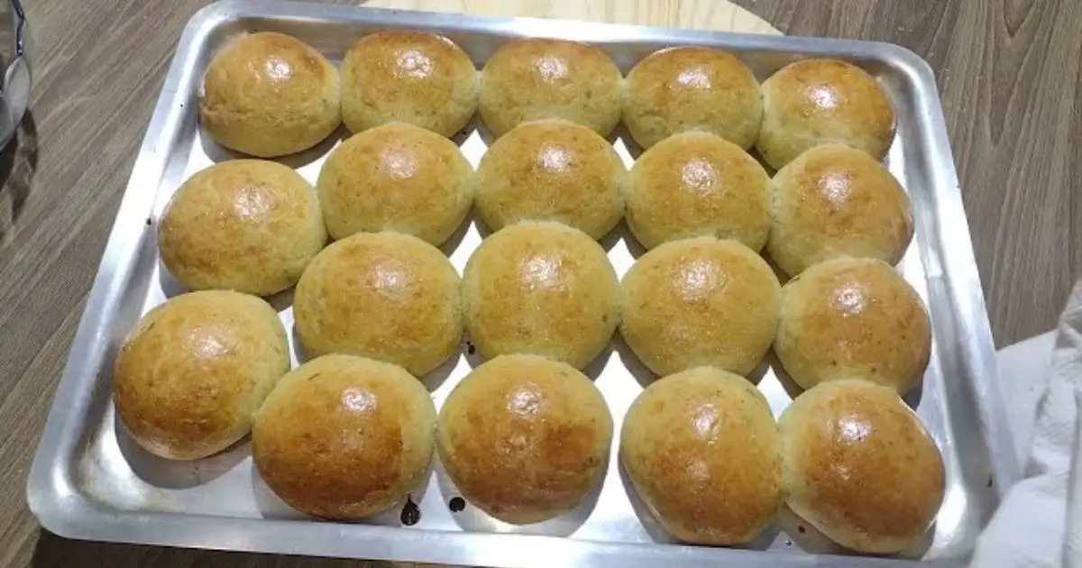 O Pão de Cebola com Ervas no Liquidificador é fácil de preparar, macio e cheio...