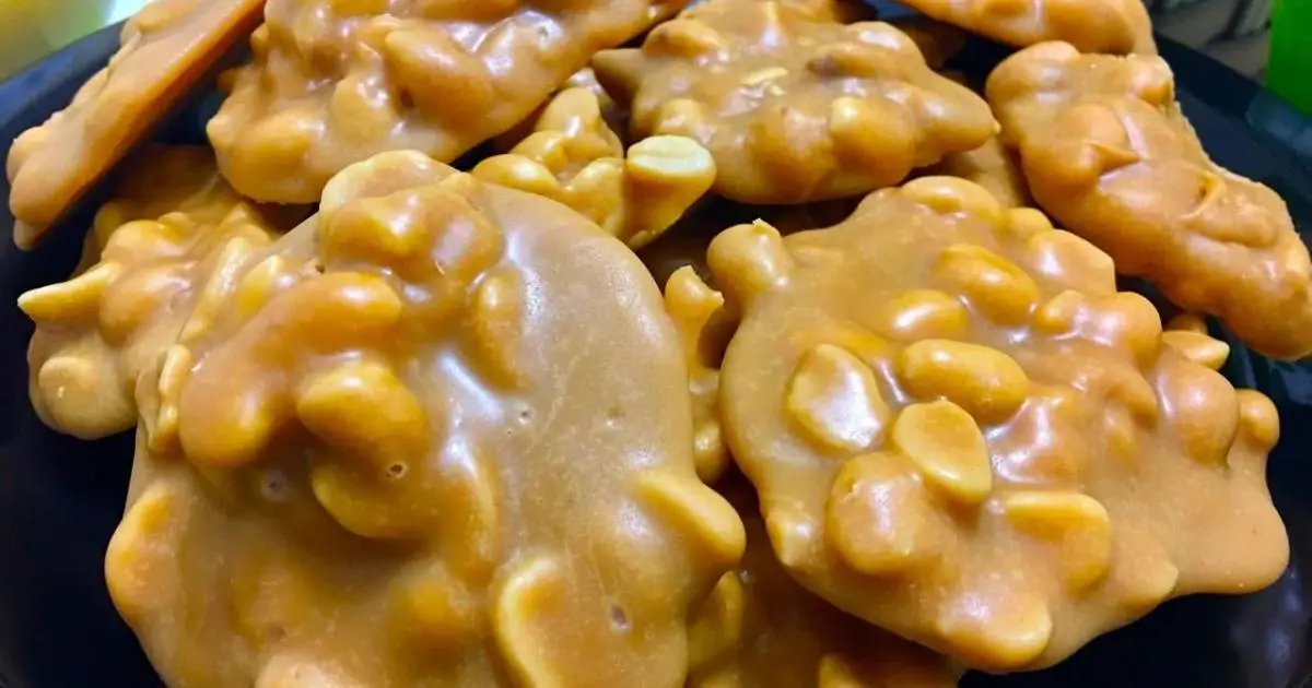 Pé de Moleque Cremoso com Leite Condensado Caseiro é fácil, delicioso e perfeito para festas...