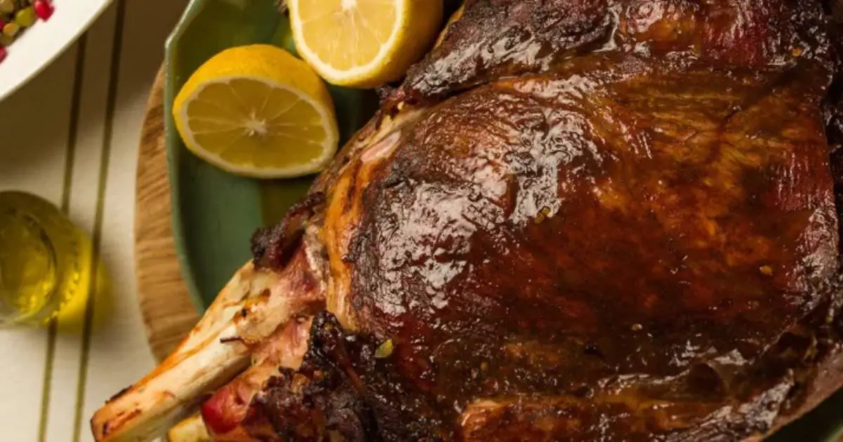 Pernil ao Molho Barbecue Suculento com Tempero Seco é a escolha ideal para um almoço...