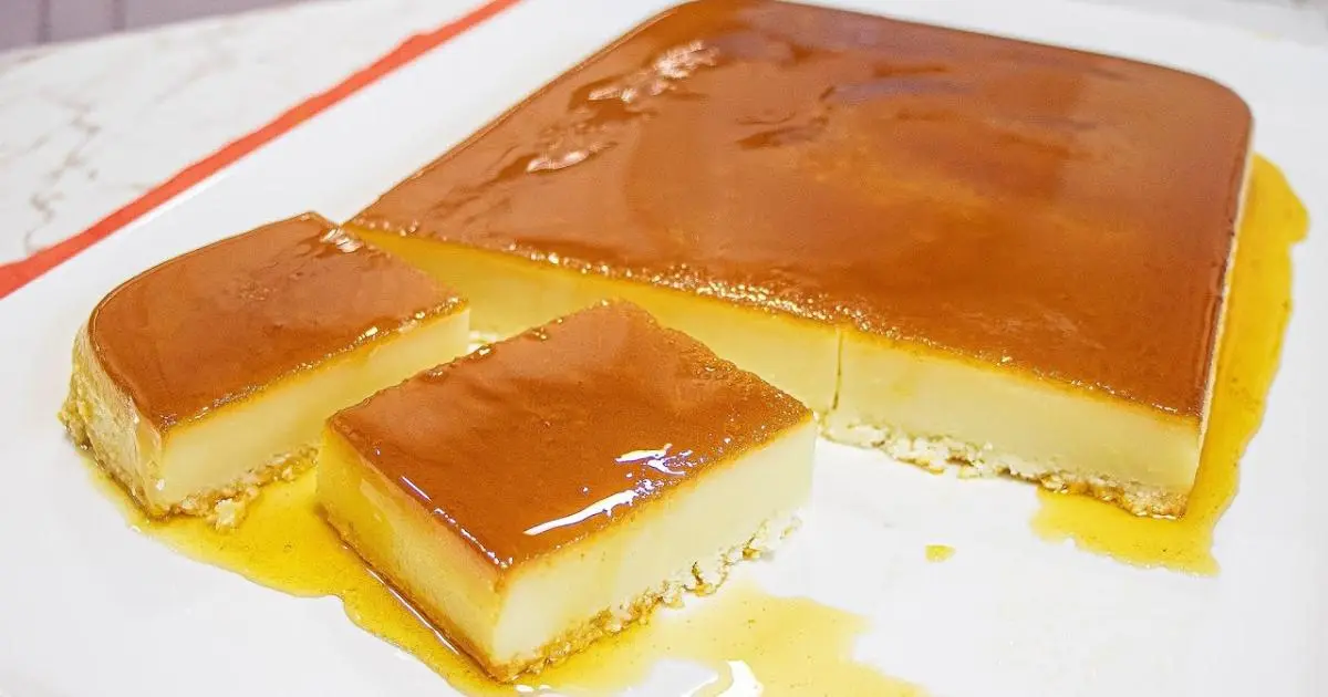 Pudim de trigo com coco e queijo, cremoso, firme e cheio de sabor....