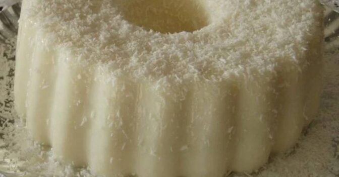 Sobremesas: Sobremesa de Gelatina com Coco e Leite Condensado