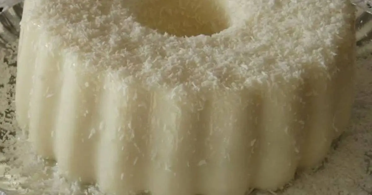 Sobremesa de Gelatina com Coco e Leite Condensado é fácil, econômica e deliciosa. Feita com...