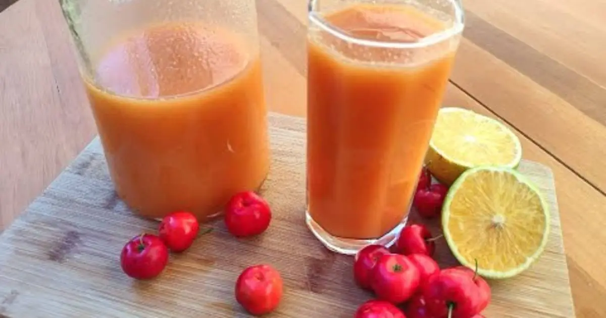 O Suco Natural de Laranja com Acerola Refrescante é rico em vitamina C e ótimo...