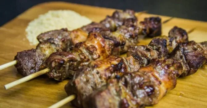 Dicas e Alimentação: Tempero Imbatível para Espetinho de Carne Grelhada