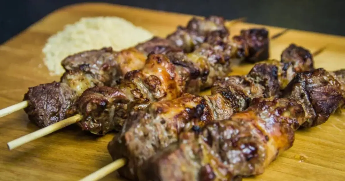 Tempero Imbatível para Espetinho de Carne Grelhada deixa a carne suculenta e perfeita para o...