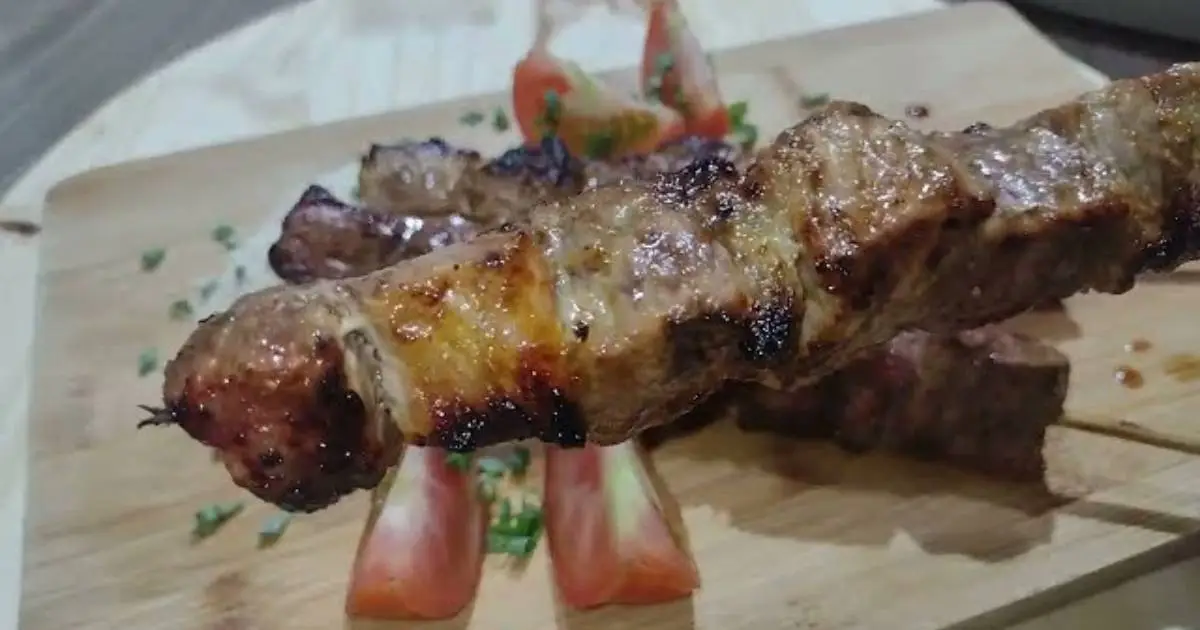 Aprenda o Tempero de Espetinho para Churrasco Fácil e Caseiro que deixa a carne suculenta,...