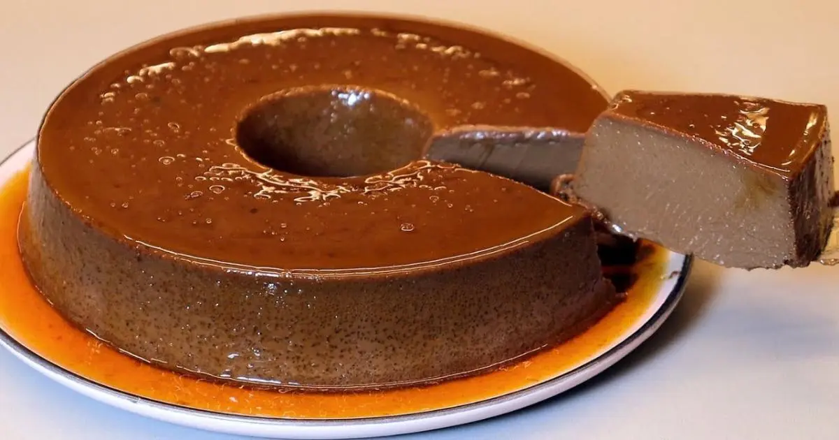 O pudim de chocolate mais cremoso e intenso que você vai experimentar....