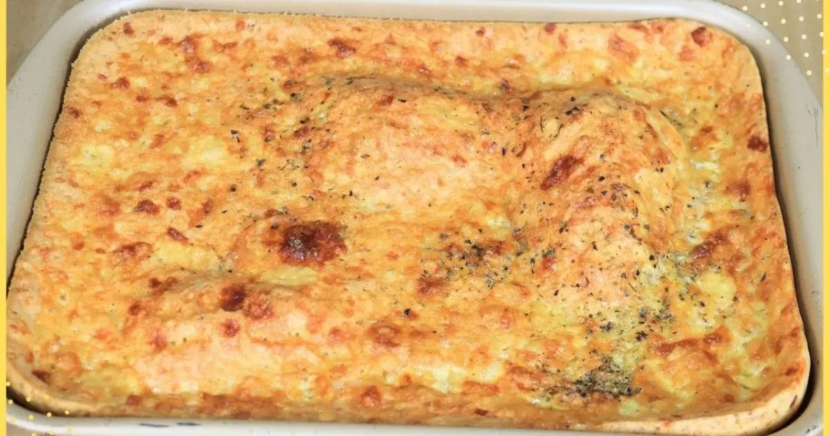 Biscoito montanha-russa recheado com calabresa e queijo....