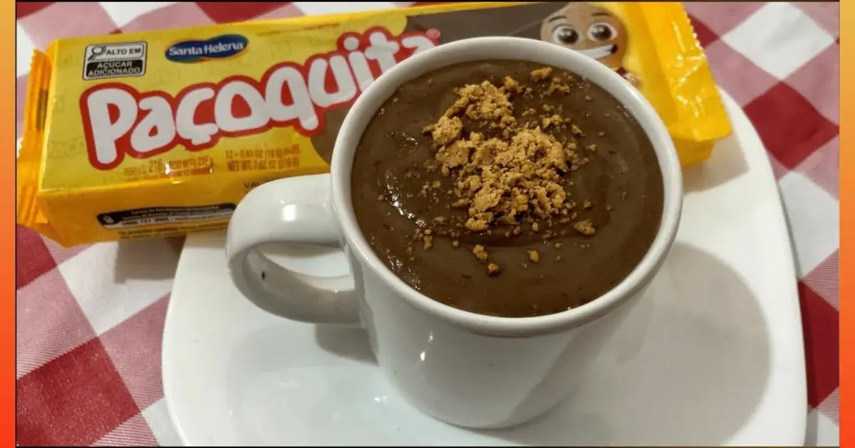 Chocolate quente com paçoca, cremoso e pronto rapidinho....