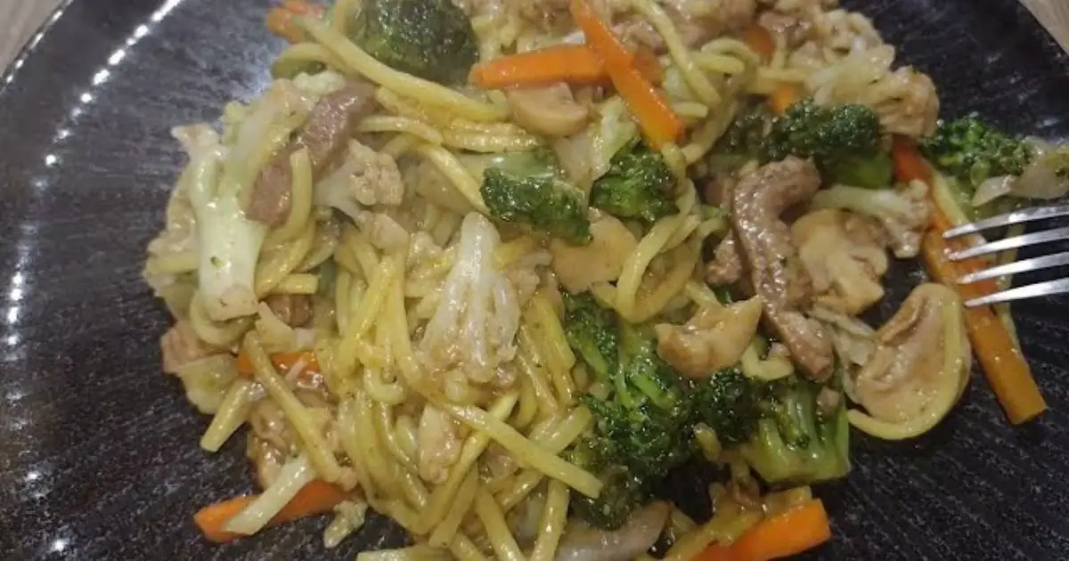 O Yakisoba Caseiro com Ingredientes Simples e Fáceis é uma receita prática e deliciosa, feita...