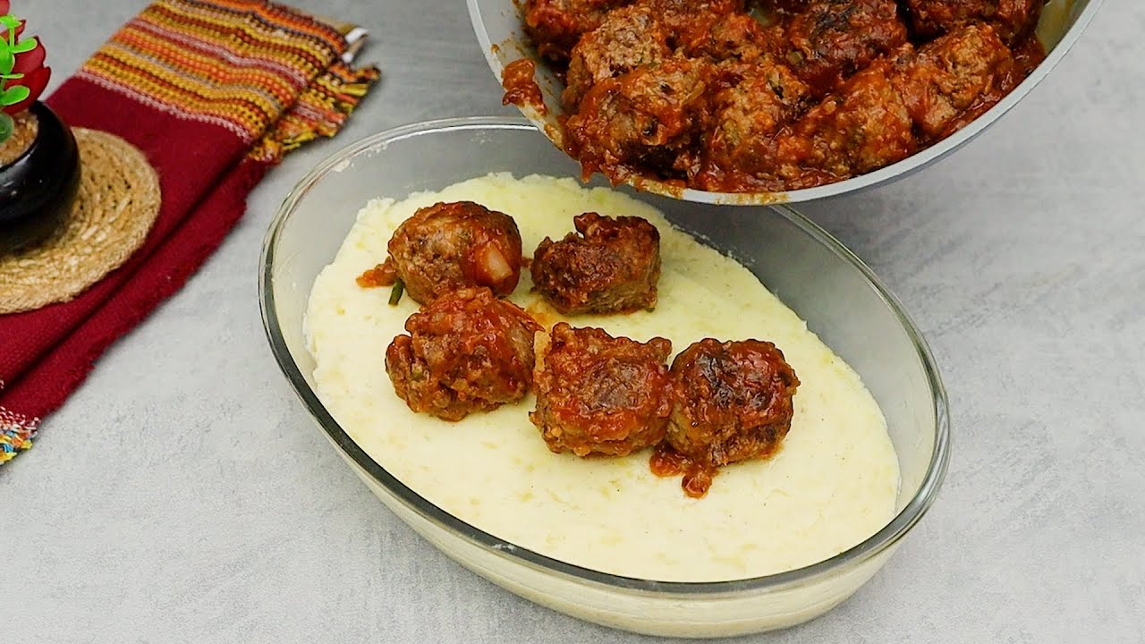 Almôndegas com Purê de Batata Gratinado é uma receita irresistível, cremosa e fácil que vai...