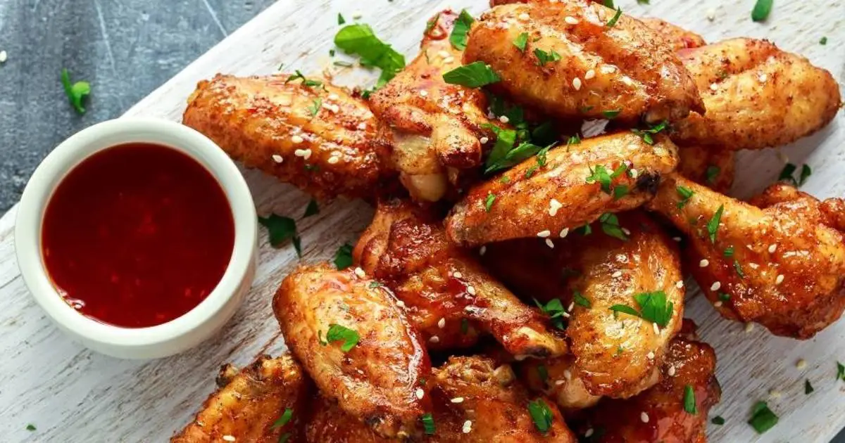 Asas de Frango Suculentas em Apenas 30 Minutos é a receita perfeita para um jantar...