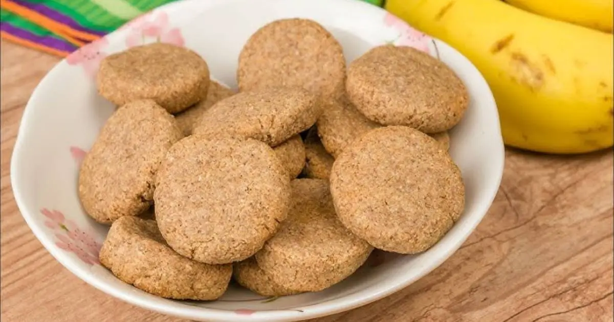 Bolinho Econômico de Aveia e Banana é um lanche saudável, fácil e barato. Faça hoje...