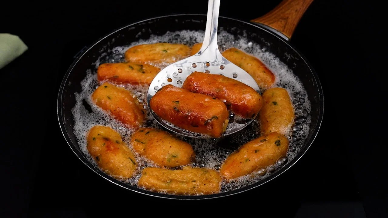 O Bolinho de Batata Frito Sabor Incrível é uma receita simples e crocante para servir...
