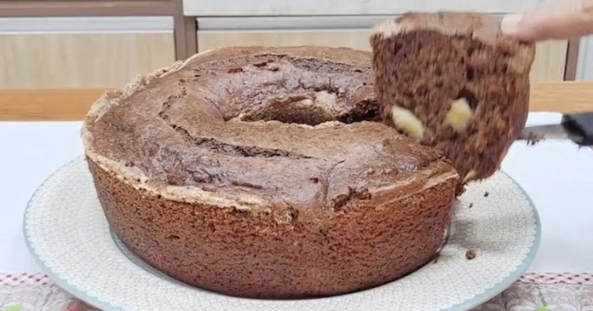Receita de bolo de chocolate com banana úmido e simples....
