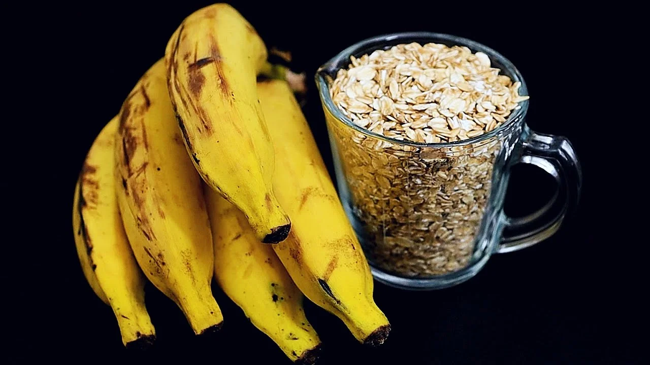 Bolo de Banana Aveia Café da Manhã Fácil: receita saudável sem farinha, com frutas e...
