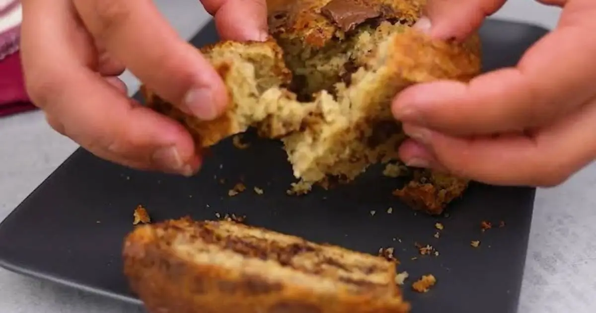 Receita fácil e deliciosa de Bolo de Banana com Chocolate Delicioso usando apenas banana, ovos...