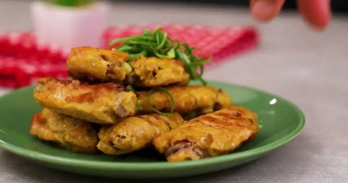 As Asas de Frango na Frigideira Com Coca-Cola são fáceis, crocantes e cheias de sabor....
