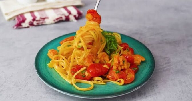 Massas: Macarrão Com Camarão Alho e Tomate Cereja