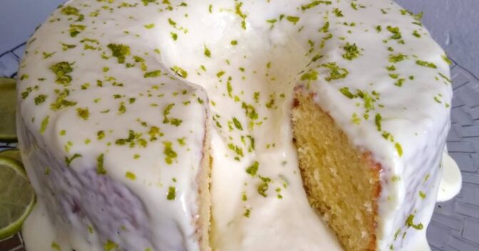 Bolos: Bolo de Iogurte com Cobertura de Limão