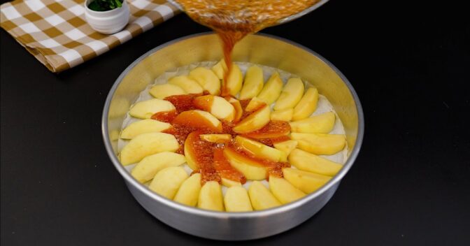 Bolos: Bolo de Maçã Caramelizada com Canela