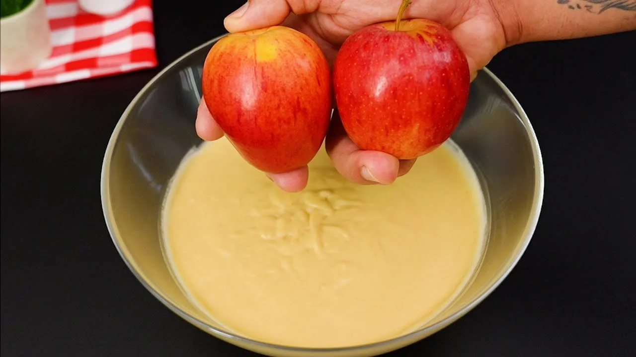O Bolo de Maçã Cremoso Rápido e Econômico é perfeito para quem quer praticidade e...