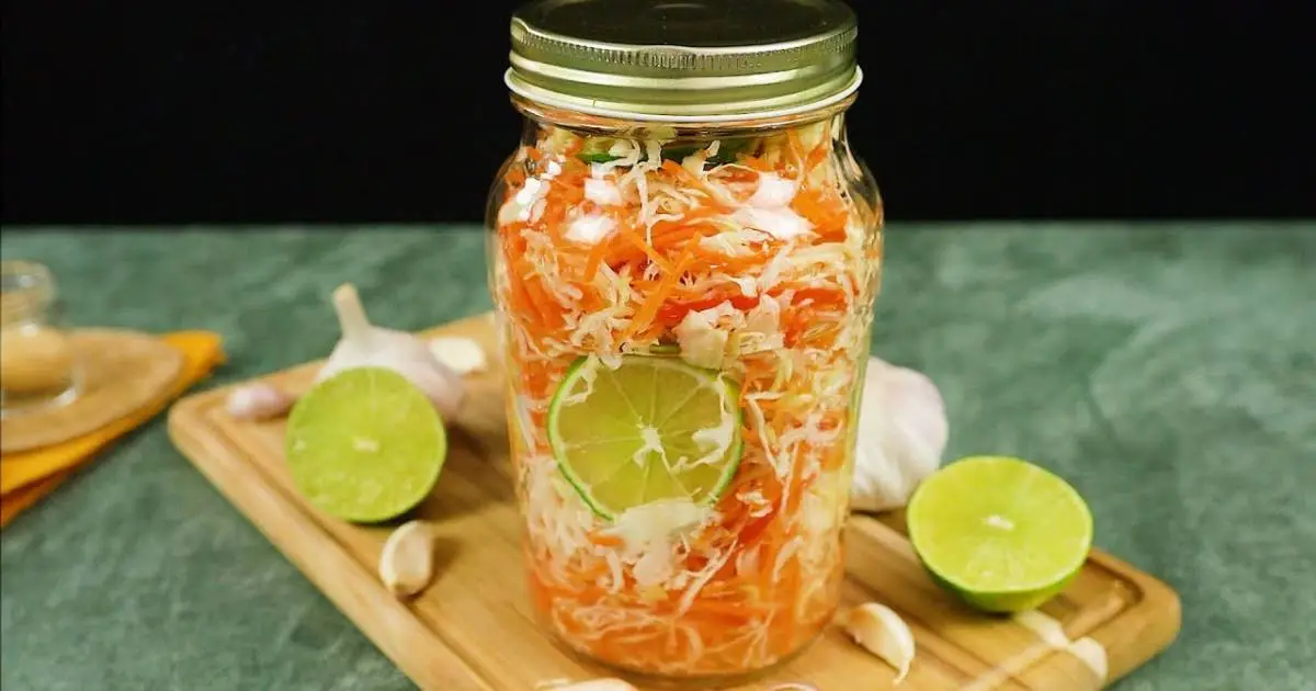 Conserva de Repolho Fácil com Pimentão Delicioso é uma receita prática, saudável e cheia de...