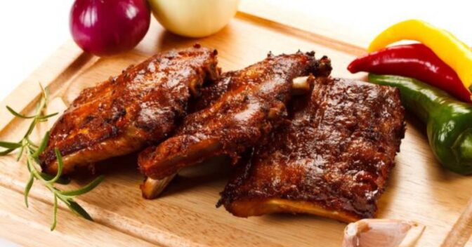 Carnes: Costelinha Suína Assada com Cebola no Forno